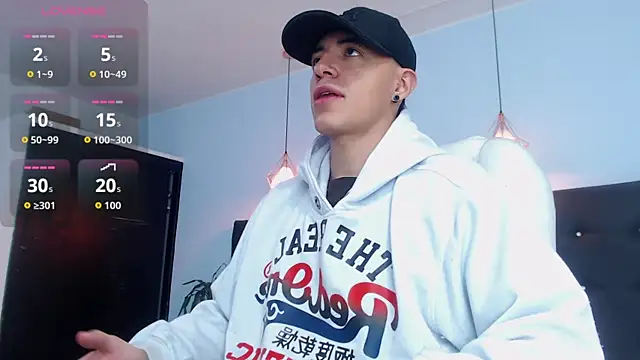 Snapshot of Lobo_17_ chatting on 8, 10, 2025 Lobo 17 online show from 8, 10, 2025