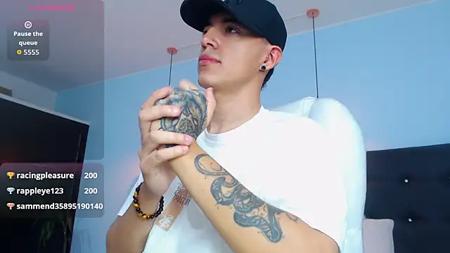 Snapshot of Lobo_17_ chatting on 12, 10, 2025 Lobo 17 online show from 12, 10, 2025