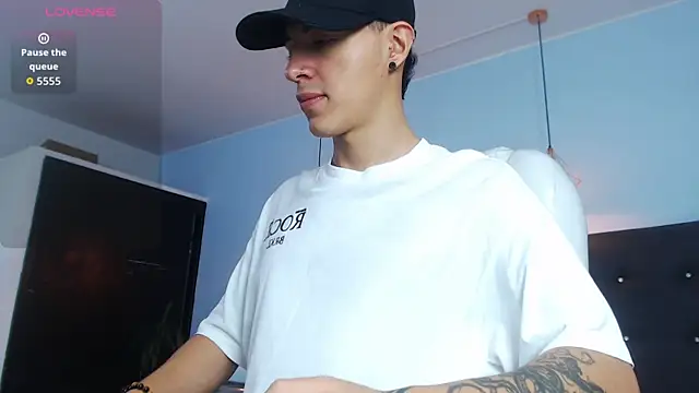 Snapshot of Lobo_17_ chatting on 18, 10, 2025 Lobo 17 online show from 18, 10, 2025