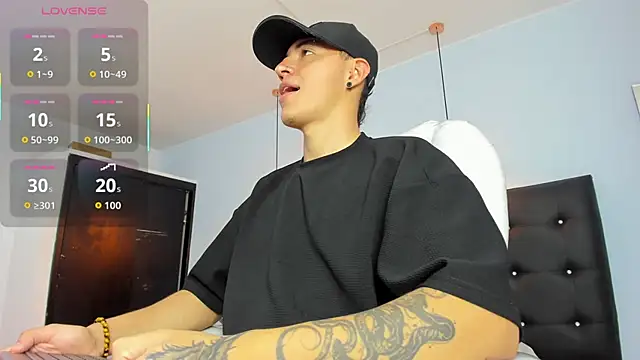 Snapshot of Lobo_17_ chatting on 28, 10, 2025 Lobo 17 online show from 28, 10, 2025