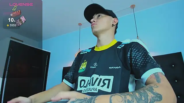 Snapshot of Lobo_17_ chatting on 9, 11, 2025 Lobo 17 online show from 9, 11, 2025