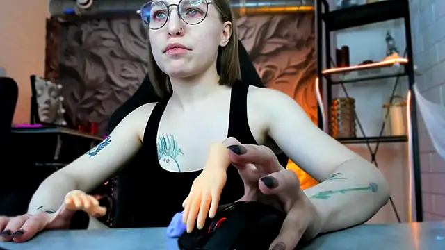 AphexQueen online show from 3, 2, 2025