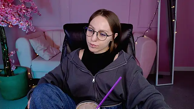 AphexQueen online show from 28, 2, 2025