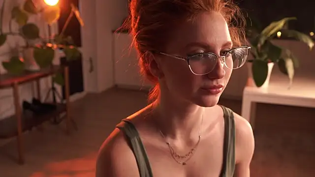 Snapshot of EsmaCrumbley chatting on 4, 3, 2026 EsmaCrumbley online show from 4, 3, 2026