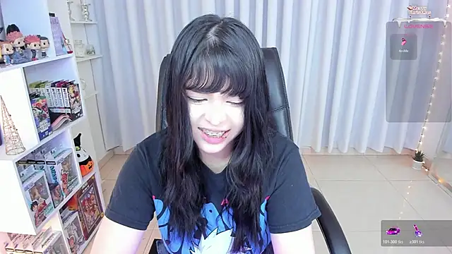 Snapshot of misshoneyxxx chatting on 20, 11, 2025 misshoneyxxx online show from 20, 11, 2025