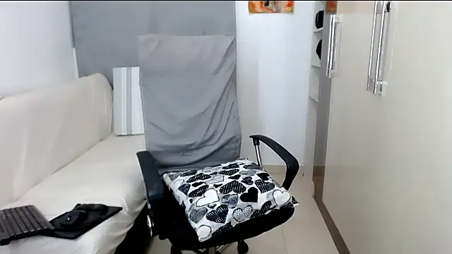 Laura-pervert online show from 14, 1, 2025