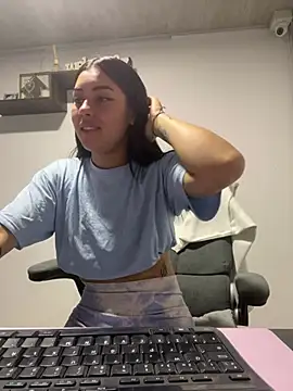 emily 22x online show from 30, 1, 2025