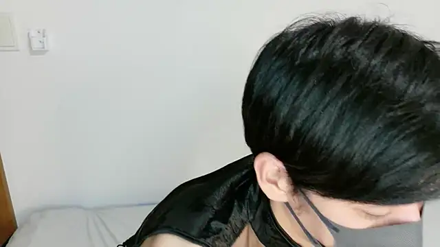 Snapshot of itsme_LEON chatting on 28, 10, 2025 itsme LEON online show from 28, 10, 2025