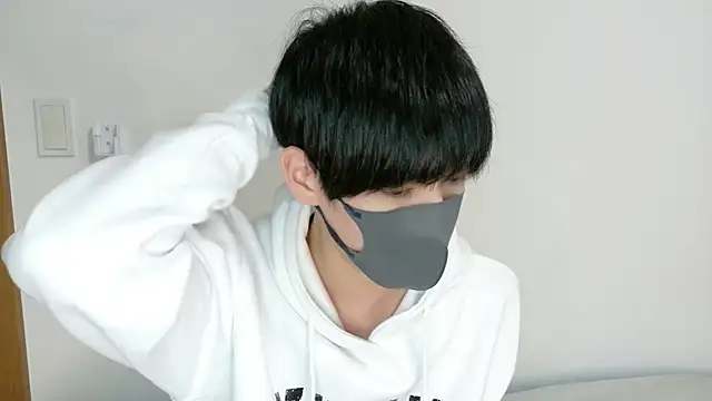 Snapshot of itsme_LEON chatting on 28, 11, 2025 itsme LEON online show from 28, 11, 2025