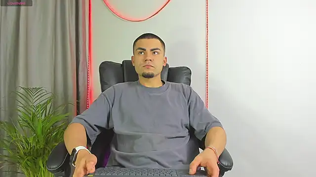 Snapshot of kalivan_voinesscu chatting on 13, 10, 2025 kalivan voinesscu online show from 13, 10, 2025