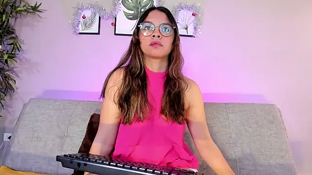 Snapshot of miaa_lux chatting on 20, 12, 2024 miaa lux online show from 20, 12, 2024