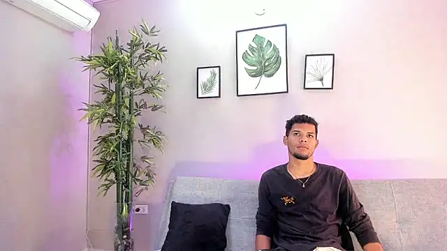 Snapshot of miaa_lux chatting on 13, 2, 2025 miaa lux online show from 13, 2, 2025