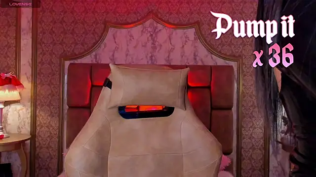 SoffiQueen online show from 7, 11, 2025