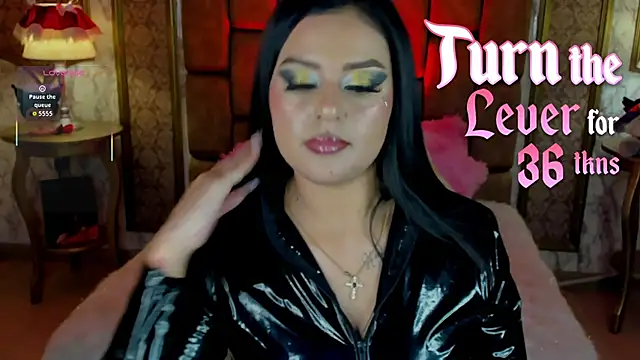 SoffiQueen online show from 17, 11, 2025