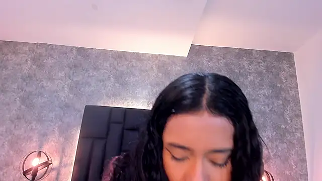 laura smith33 online show from 30, 12, 2024