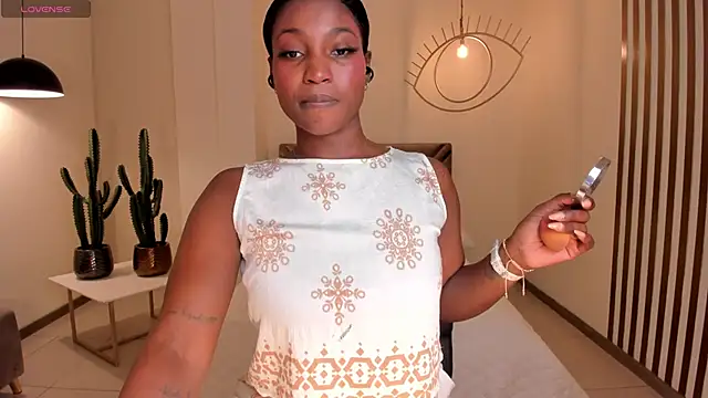 Snapshot of SavannahStorm chatting on 16, 11, 2025 SavannahStorm online show from 16, 11, 2025