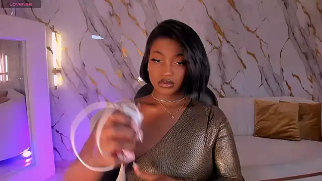 Snapshot of SavannahStorm chatting on 4, 3, 2026 SavannahStorm online show from 4, 3, 2026