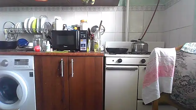 MikaKors online show from 1, 2, 2025