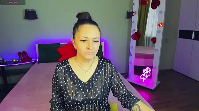 Snapshot of AngellLika chatting on 6, 10, 2025 AngellLika online show from 6, 10, 2025