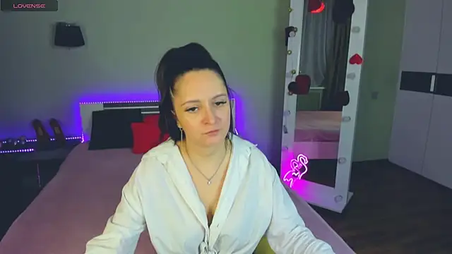 Snapshot of AngellLika chatting on 20, 11, 2025 AngellLika online show from 20, 11, 2025