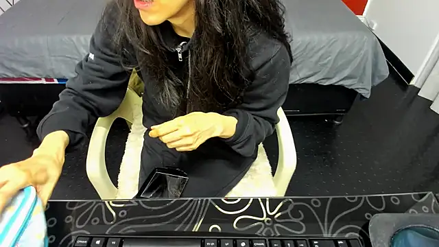 Abrillee1 online show from 10, 2, 2025