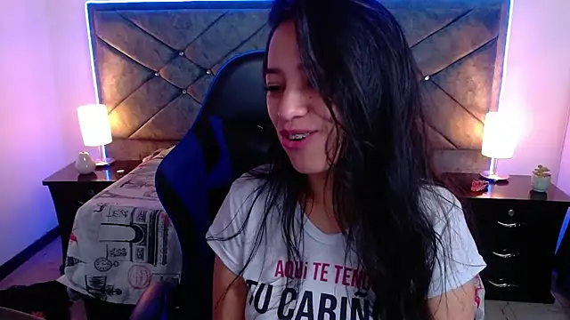 Snapshot of Julietacollins06 chatting on 19, 11, 2025 Julietacollins06 online show from 19, 11, 2025