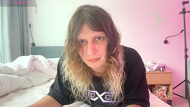 Snapshot of Alice_Pinkhead chatting on 20, 10, 2025 Alice Pinkhead online show from 20, 10, 2025