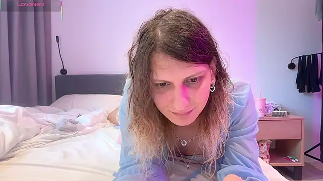 Snapshot of Alice_Pinkhead chatting on 24, 10, 2025 Alice Pinkhead online show from 24, 10, 2025