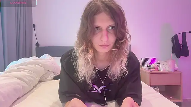 Snapshot of Alice_Pinkhead chatting on 6, 11, 2025 Alice Pinkhead online show from 6, 11, 2025