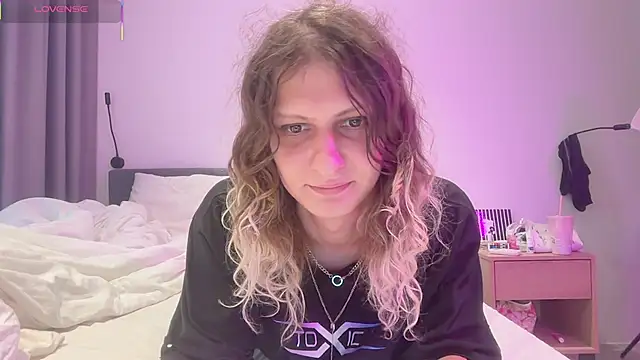 Snapshot of Alice_Pinkhead chatting on 7, 11, 2025 Alice Pinkhead online show from 7, 11, 2025