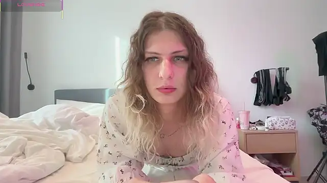 Snapshot of Alice_Pinkhead chatting on 11, 11, 2025 Alice Pinkhead online show from 11, 11, 2025