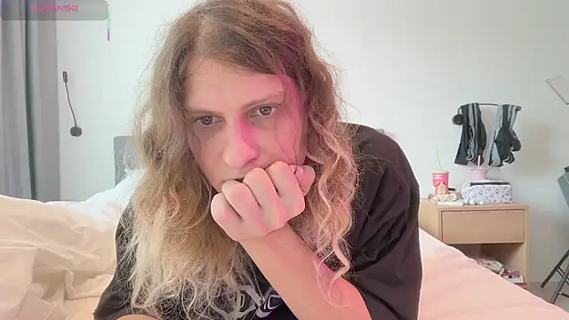 Snapshot of Alice_Pinkhead chatting on 14, 11, 2025 Alice Pinkhead online show from 14, 11, 2025