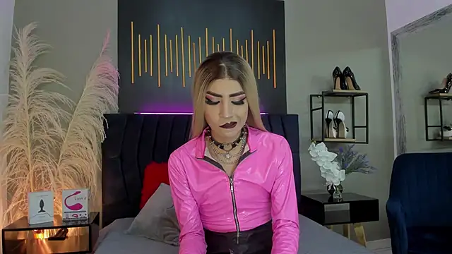 BrianaSchafer online show from 17, 2, 2025