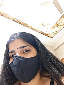 Snapshot of aaliya_bhattt chatting on 6, 4, 2026 aaliya bhattt online show from 6, 4, 2026