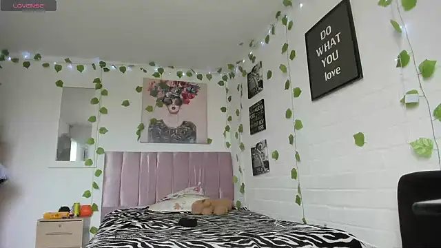 Snapshot of katt__black__ chatting on 31, 10, 2025 katt black online show from 31, 10, 2025