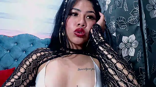 lily jamesx online show from 26, 2, 2025