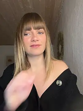 Snapshot of Milla__one chatting on 17, 12, 2024 Milla one online show from 17, 12, 2024