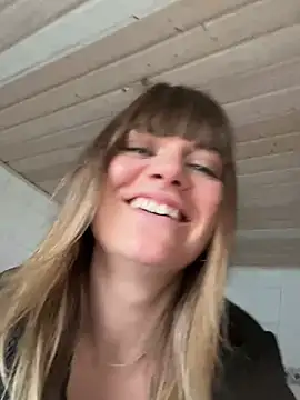 Snapshot of Milla__one chatting on 4, 2, 2025 Milla one online show from 4, 2, 2025