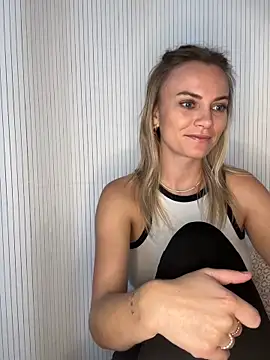 Snapshot of Milla__one chatting on 2, 10, 2025 Milla one online show from 2, 10, 2025