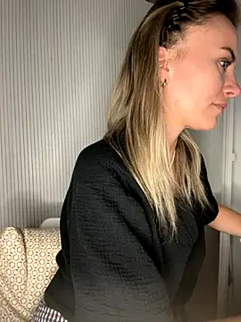 Snapshot of Milla__one chatting on 19, 10, 2025 Milla one online show from 19, 10, 2025