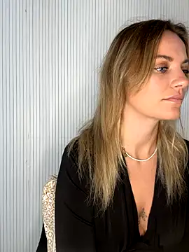 Snapshot of Milla__one chatting on 4, 11, 2025 Milla one online show from 4, 11, 2025