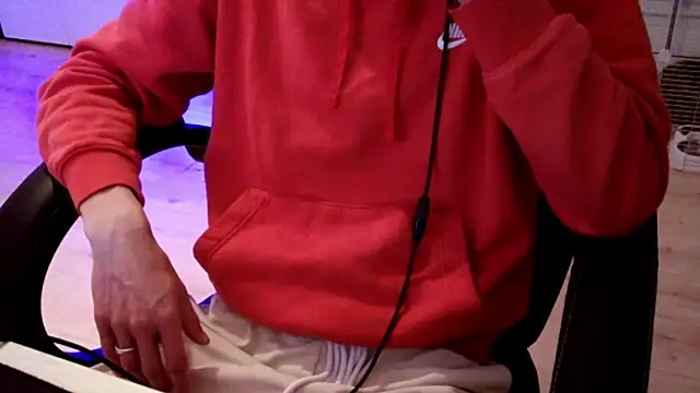 Snapshot of ElViko11 chatting on 8, 11, 2025 ElViko11 online show from 8, 11, 2025