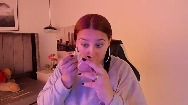 Snapshot of Alaia_Cute chatting on 4, 12, 2024 Alaia Cute online show from 4, 12, 2024