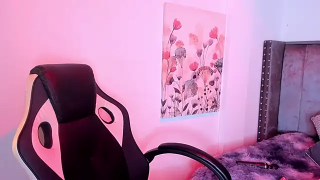 Snapshot of Alaia_Cute chatting on 23, 10, 2025 Alaia Cute online show from 23, 10, 2025