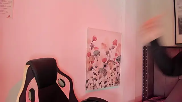 Snapshot of Alaia_Cute chatting on 4, 11, 2025 Alaia Cute online show from 4, 11, 2025