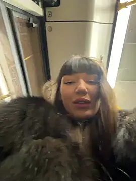 Sophie Avory online show from 3, 2, 2026