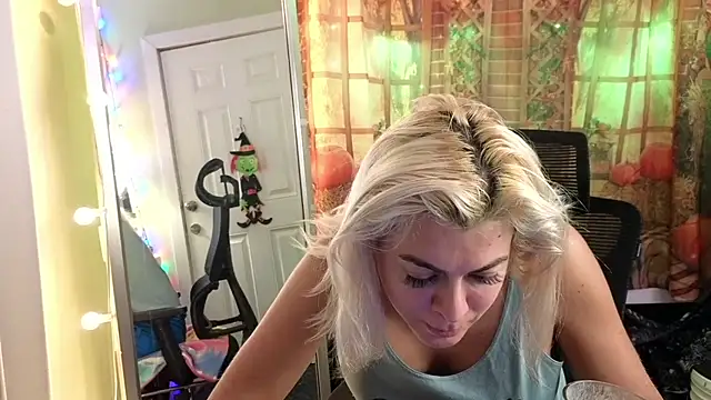 cunty tranny lydia online show from 8, 11, 2025