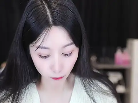 Nuyoah-77 online show from 19, 10, 2025