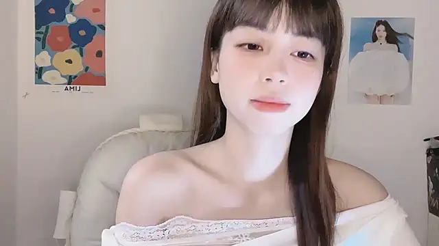 Snapshot of -Hottie chatting on 12, 11, 2025 -Hottie online show from 12, 11, 2025