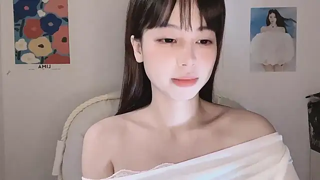 Snapshot of -Hottie chatting on 17, 11, 2025 -Hottie online show from 17, 11, 2025